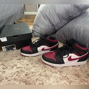 Jordan 1 Mid